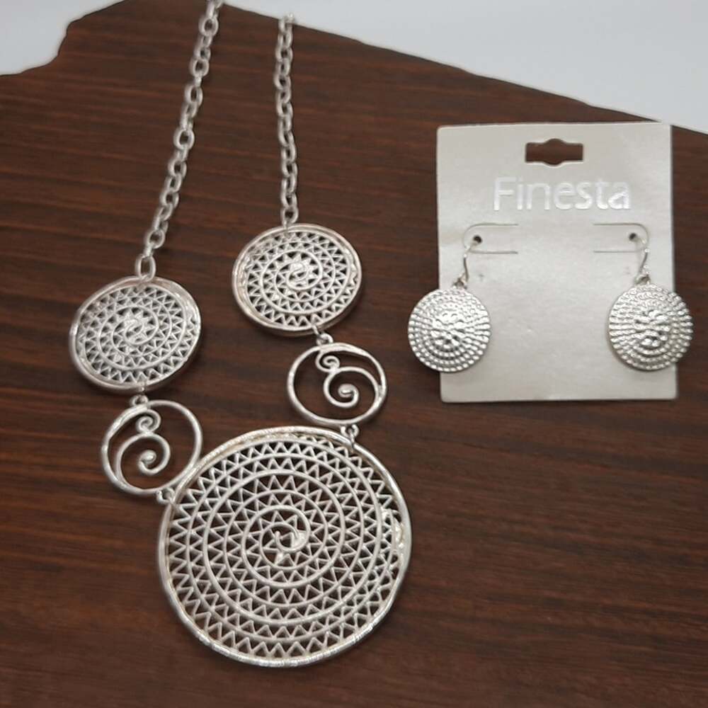 Silver Tone Metal Circle Necklace & Earring Set